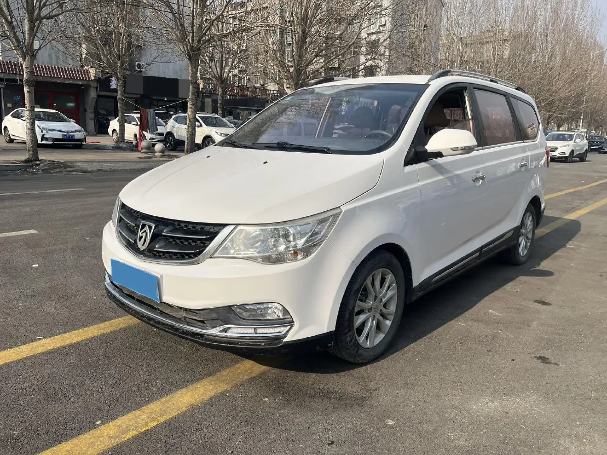 2016 BaoJun 730 1.5L 112HP L4 5MT,autocango,china used car exporter,china ev exporter,chinese used car exporter,chinese used ev exporter