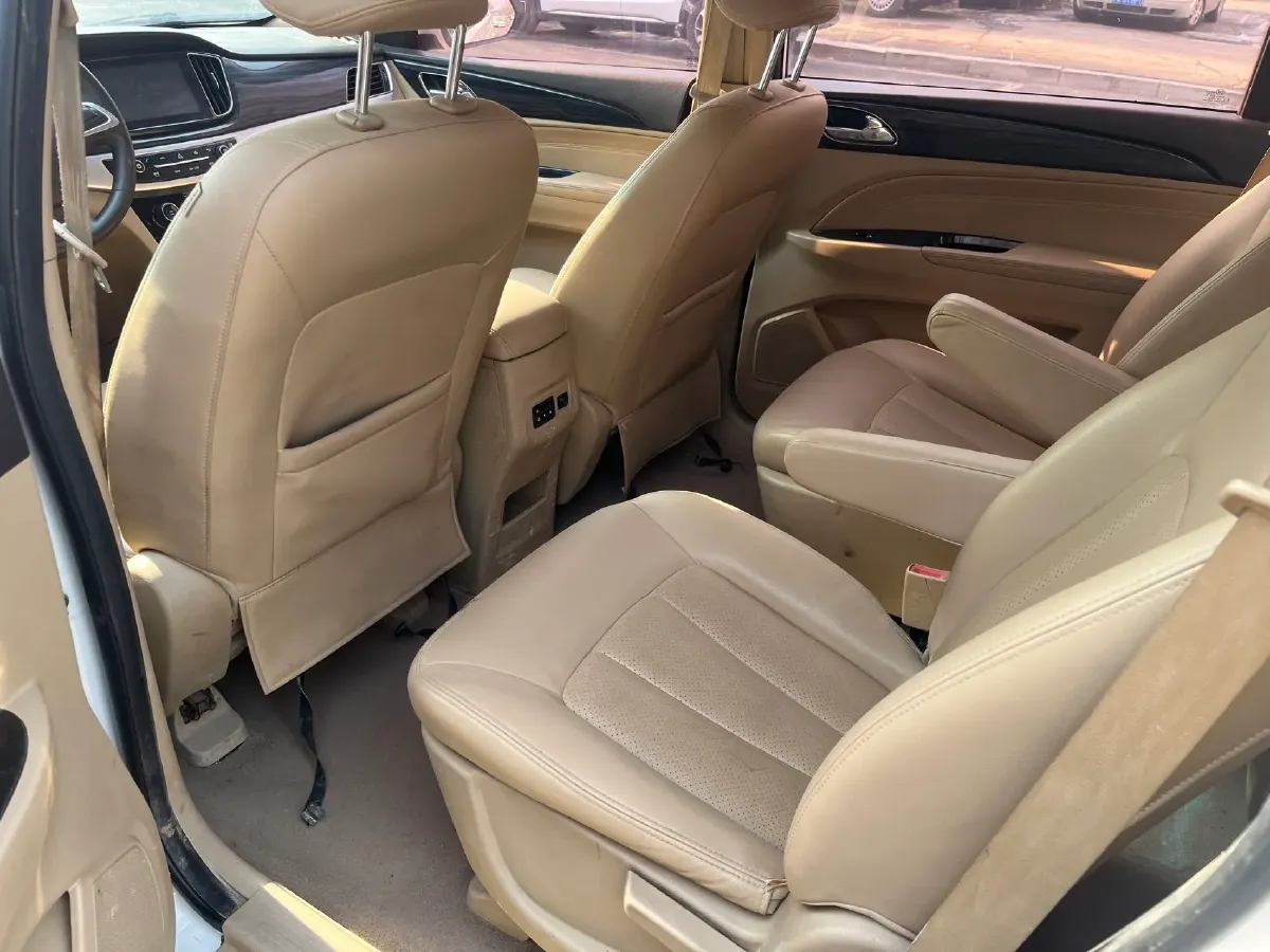 2016 BaoJun 730 1.5L 112HP L4 5MT,autocango,china used car exporter,china ev exporter,chinese used car exporter,chinese used ev exporter