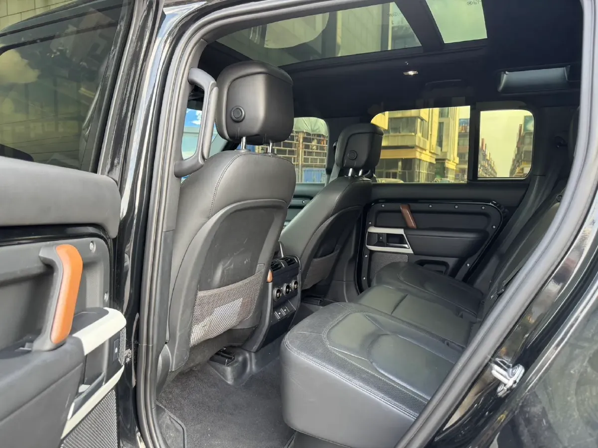 2023 Land Rover Defender 3.0T 400HP L6 8AT,autocango,china used car exporter,china ev exporter,chinese used car exporter,chinese used ev exporter