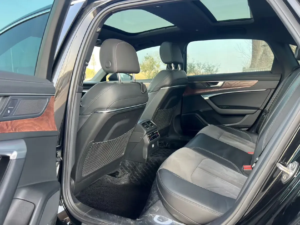 2021 Audi A6L 2.0T 224HP L4 7DCT,autocango,china used car exporter,china ev exporter,chinese used car exporter,chinese used ev exporter