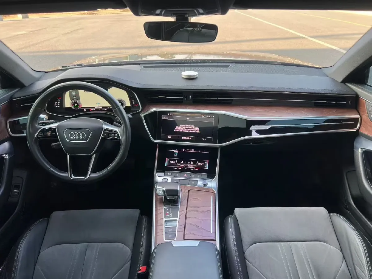 2021 Audi A6L 2.0T 224HP L4 7DCT,autocango,china used car exporter,china ev exporter,chinese used car exporter,chinese used ev exporter