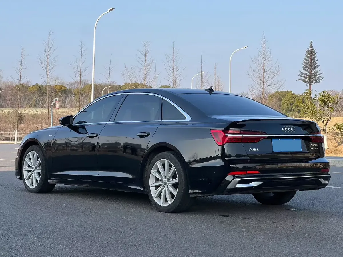 2021 Audi A6L 2.0T 224HP L4 7DCT,autocango,china used car exporter,china ev exporter,chinese used car exporter,chinese used ev exporter