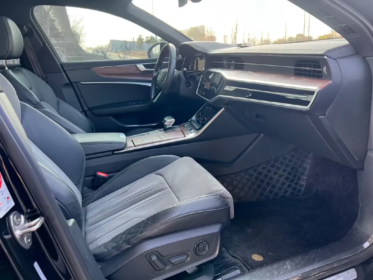 2021 Audi A6L 2.0T 224HP L4 7DCT,autocango,china used car exporter,china ev exporter,chinese used car exporter,chinese used ev exporter