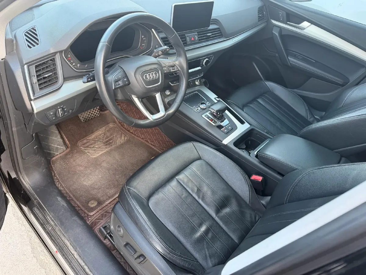 2020 Audi Q5L 2.0T 190HP L4 7DCT,autocango,china used car exporter,china ev exporter,chinese used car exporter,chinese used ev exporter