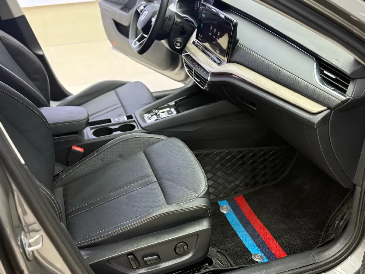 2025 Skoda Octavia 1.4T 150HP L4 7DCT,autocango,china used car exporter,china ev exporter,chinese used car exporter,chinese used ev exporter