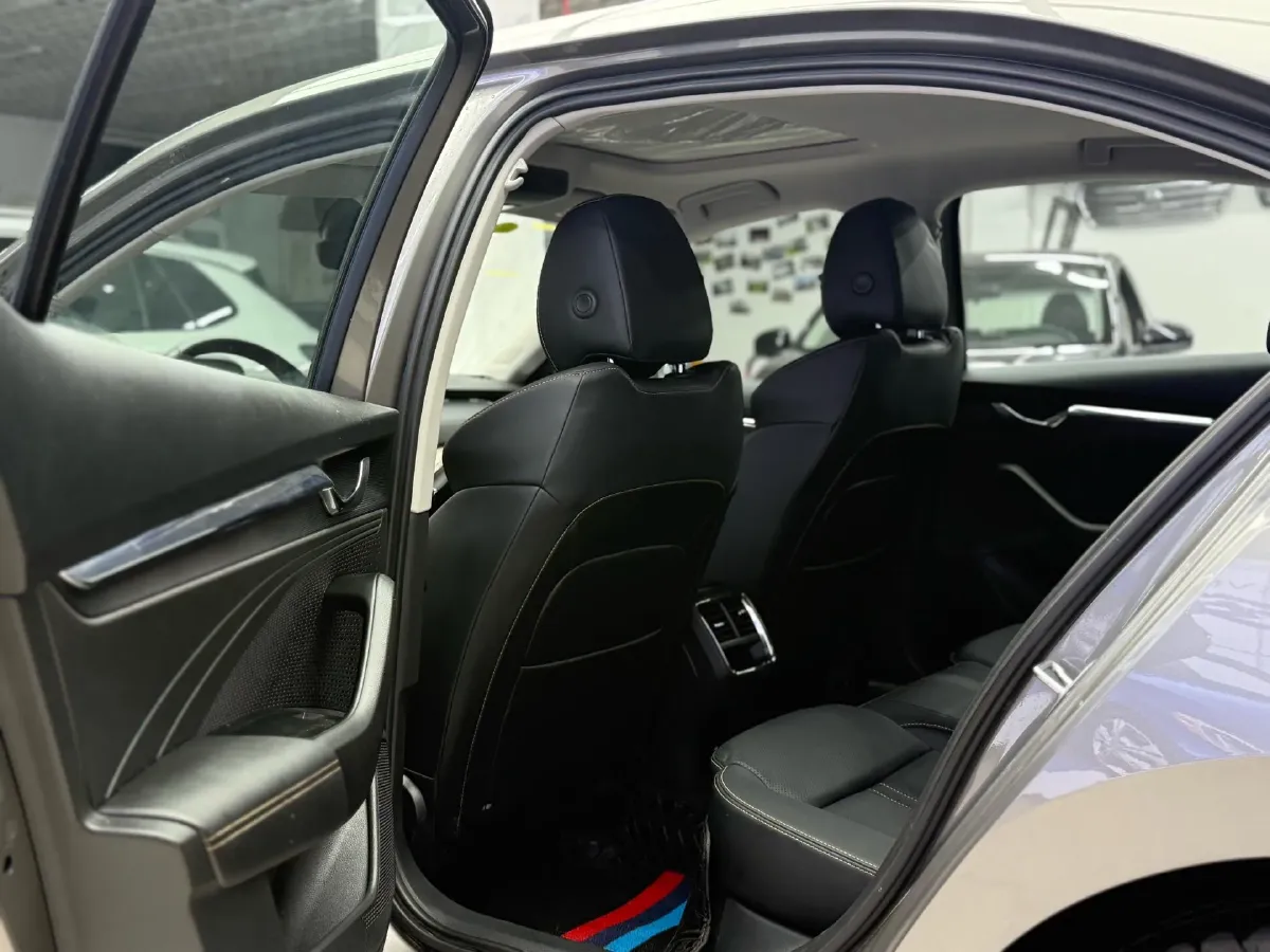 2025 Skoda Octavia 1.4T 150HP L4 7DCT,autocango,china used car exporter,china ev exporter,chinese used car exporter,chinese used ev exporter