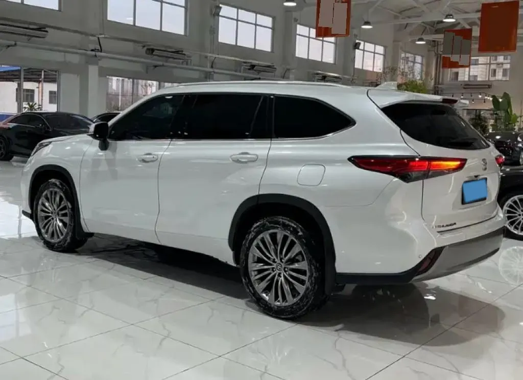 2022 Toyota Highlander 2.0T 248HP L4 8AT,autocango,china used car exporter,china ev exporter,chinese used car exporter,chinese used ev exporter
