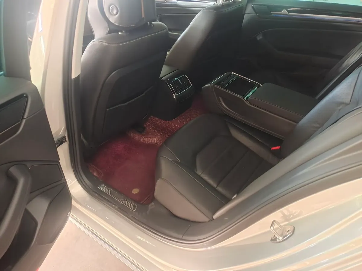 2019 Volkswagen Phideon 2.0T 224HP L4 7DCT,autocango,china used car exporter,china ev exporter,chinese used car exporter,chinese used ev exporter