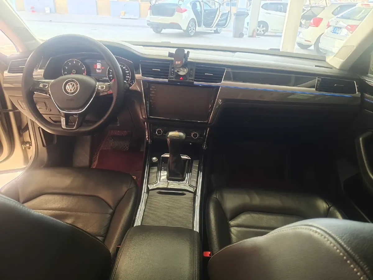 2019 Volkswagen Phideon 2.0T 224HP L4 7DCT,autocango,china used car exporter,china ev exporter,chinese used car exporter,chinese used ev exporter