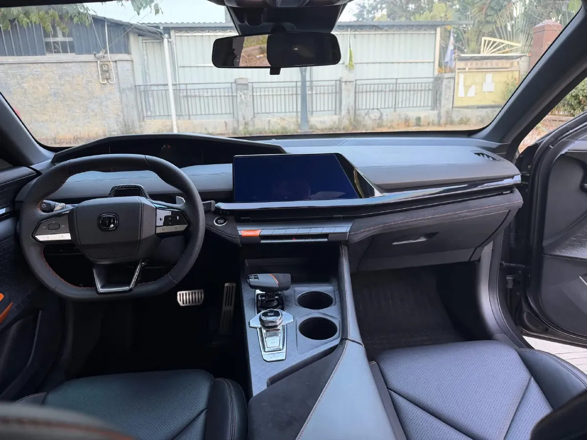 2022 ChangAn UNI-V 1.5T 188HP L4 7DCT,autocango,china used car exporter,china ev exporter,chinese used car exporter,chinese used ev exporter