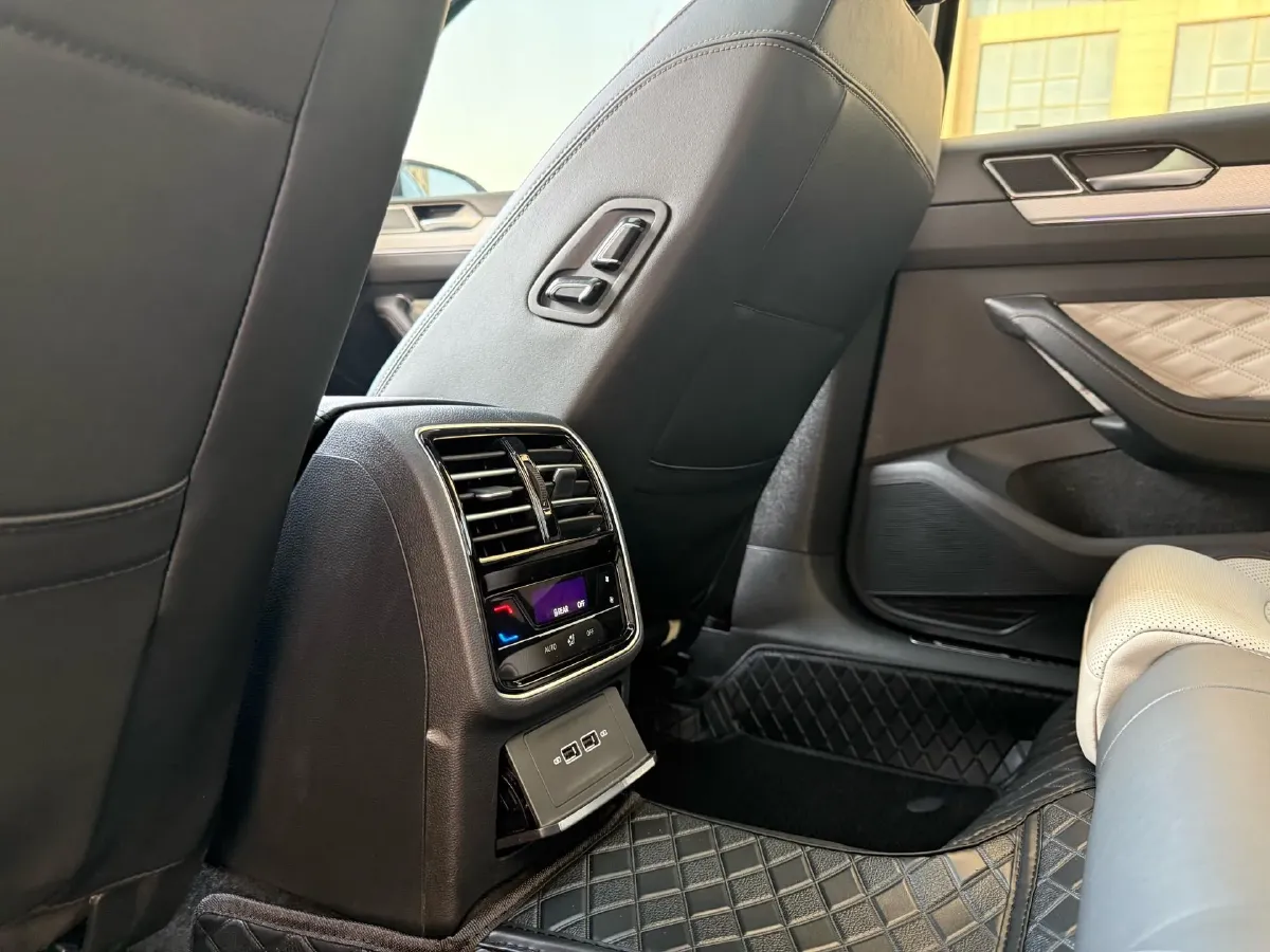 2025 Volkswagen Magotan 2.0T 186HP L4 7DCT,autocango,china used car exporter,china ev exporter,chinese used car exporter,chinese used ev exporter