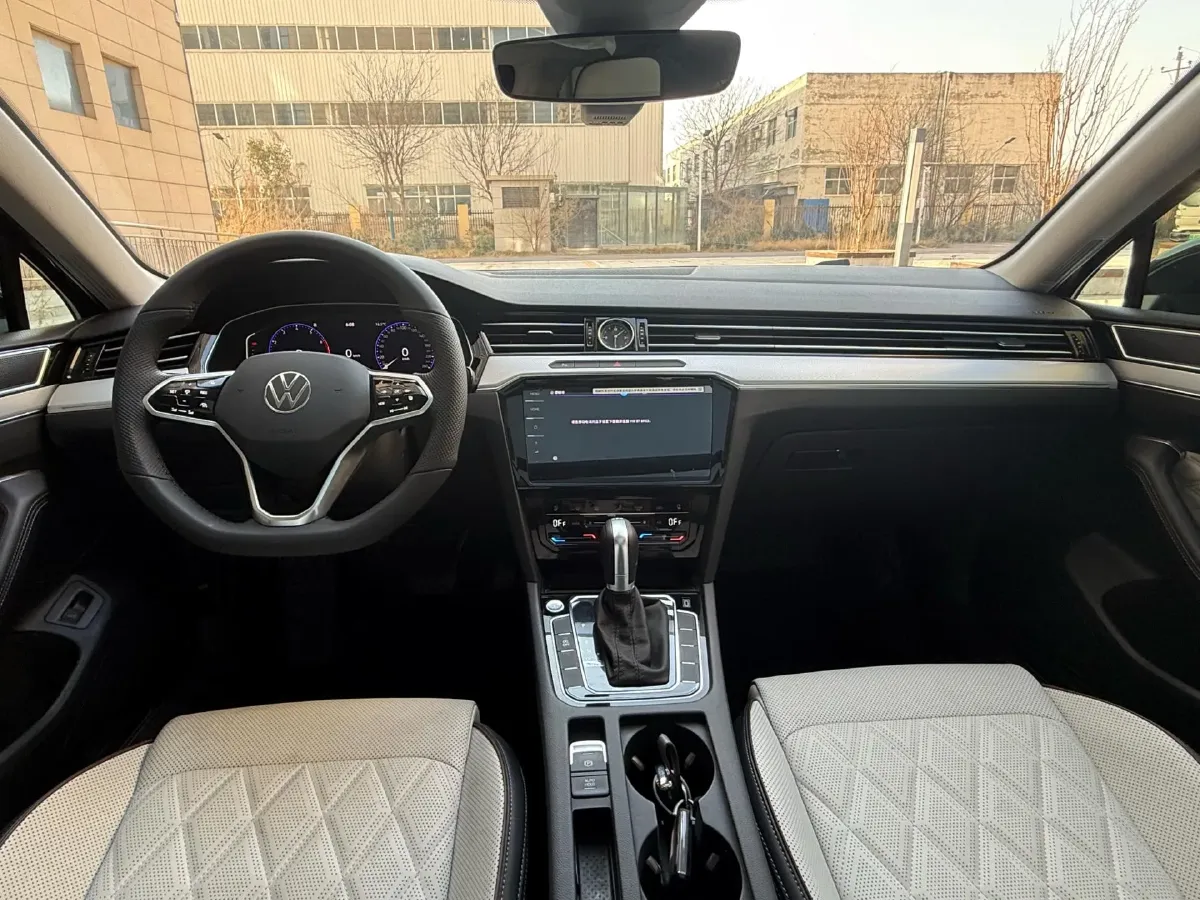 2025 Volkswagen Magotan 2.0T 186HP L4 7DCT,autocango,china used car exporter,china ev exporter,chinese used car exporter,chinese used ev exporter