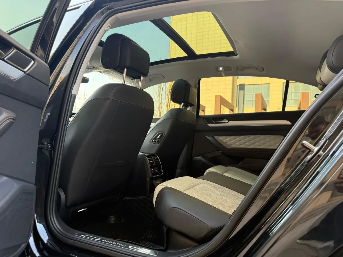 2025 Volkswagen Magotan 2.0T 186HP L4 7DCT,autocango,china used car exporter,china ev exporter,chinese used car exporter,chinese used ev exporter
