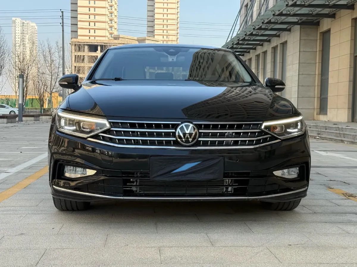 2025 Volkswagen Magotan 2.0T 186HP L4 7DCT,autocango,china used car exporter,china ev exporter,chinese used car exporter,chinese used ev exporter