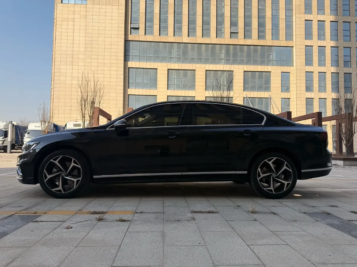 2025 Volkswagen Magotan 2.0T 186HP L4 7DCT,autocango,china used car exporter,china ev exporter,chinese used car exporter,chinese used ev exporter