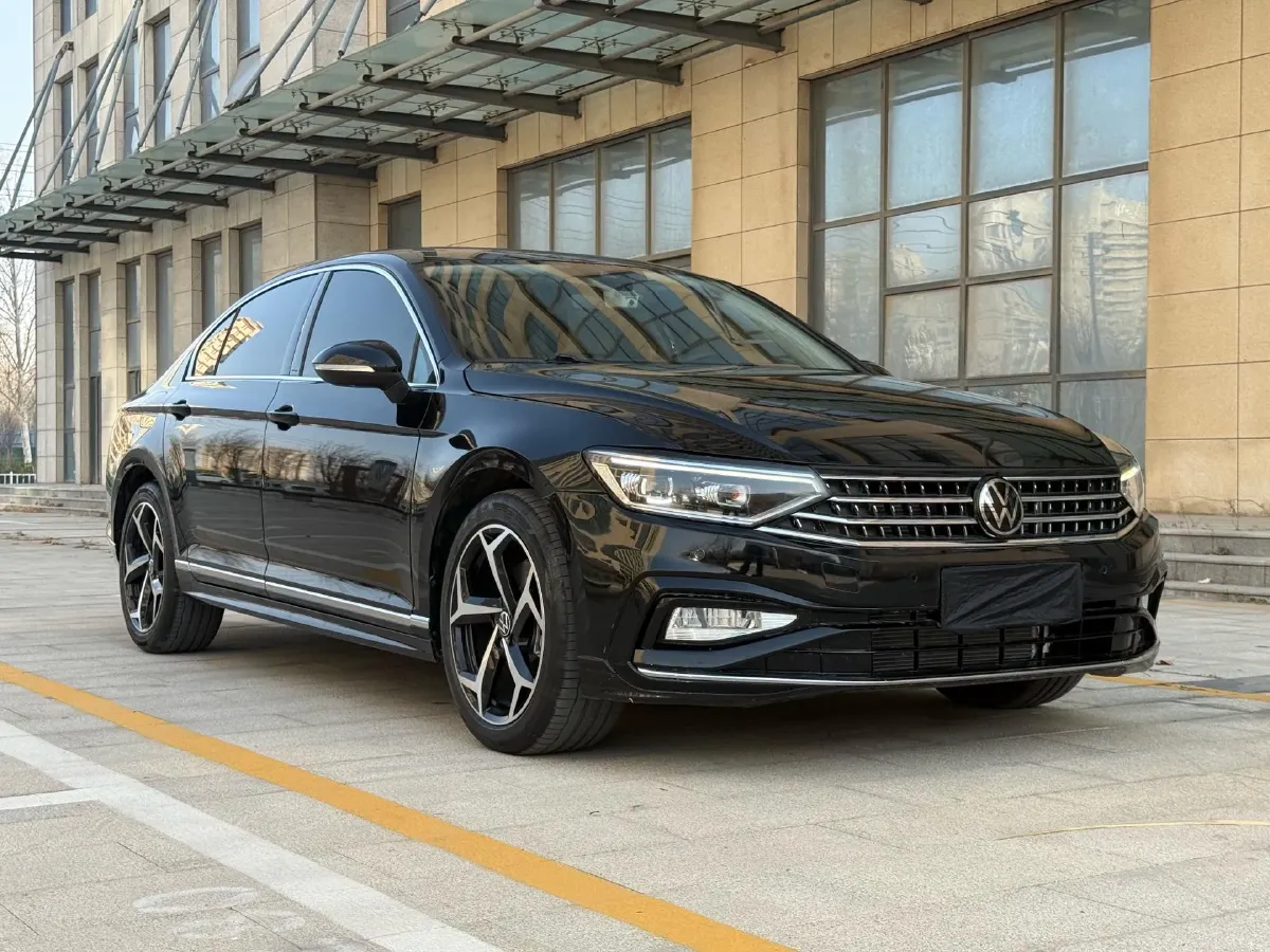 2025 Volkswagen Magotan 2.0T 186HP L4 7DCT,autocango,china used car exporter,china ev exporter,chinese used car exporter,chinese used ev exporter