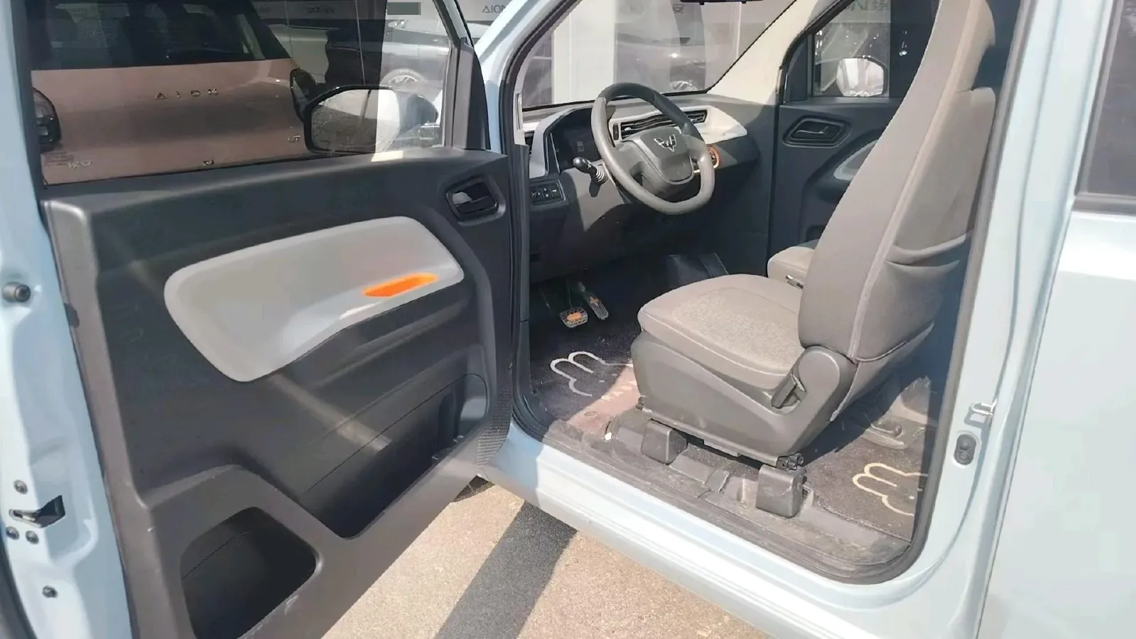 2022 WuLing HongGuang MINI EV BEV 9KWH,autocango,china used car exporter,china ev exporter,chinese used car exporter,chinese used ev exporter