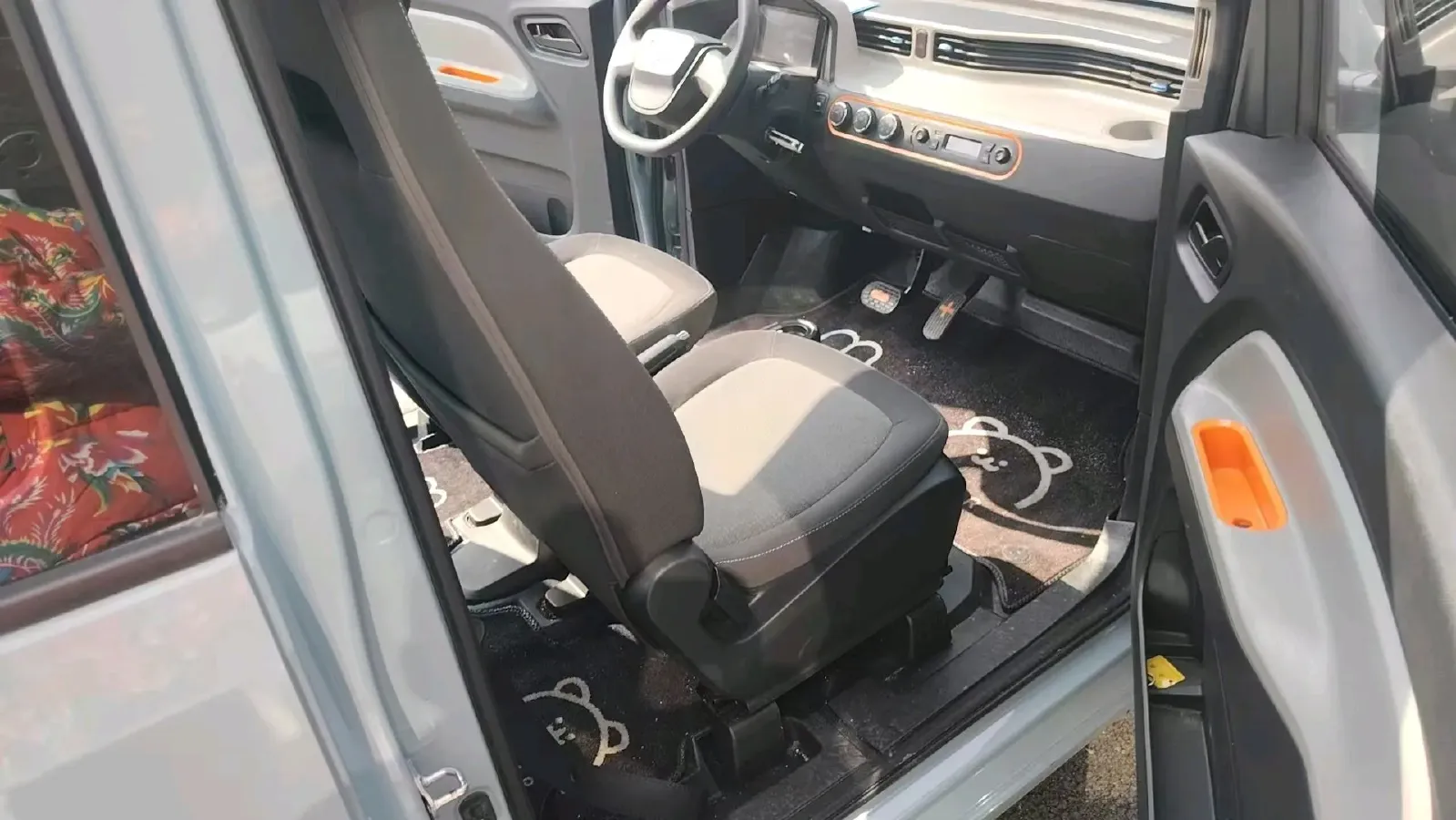 2022 WuLing HongGuang MINI EV BEV 9KWH,autocango,china used car exporter,china ev exporter,chinese used car exporter,chinese used ev exporter