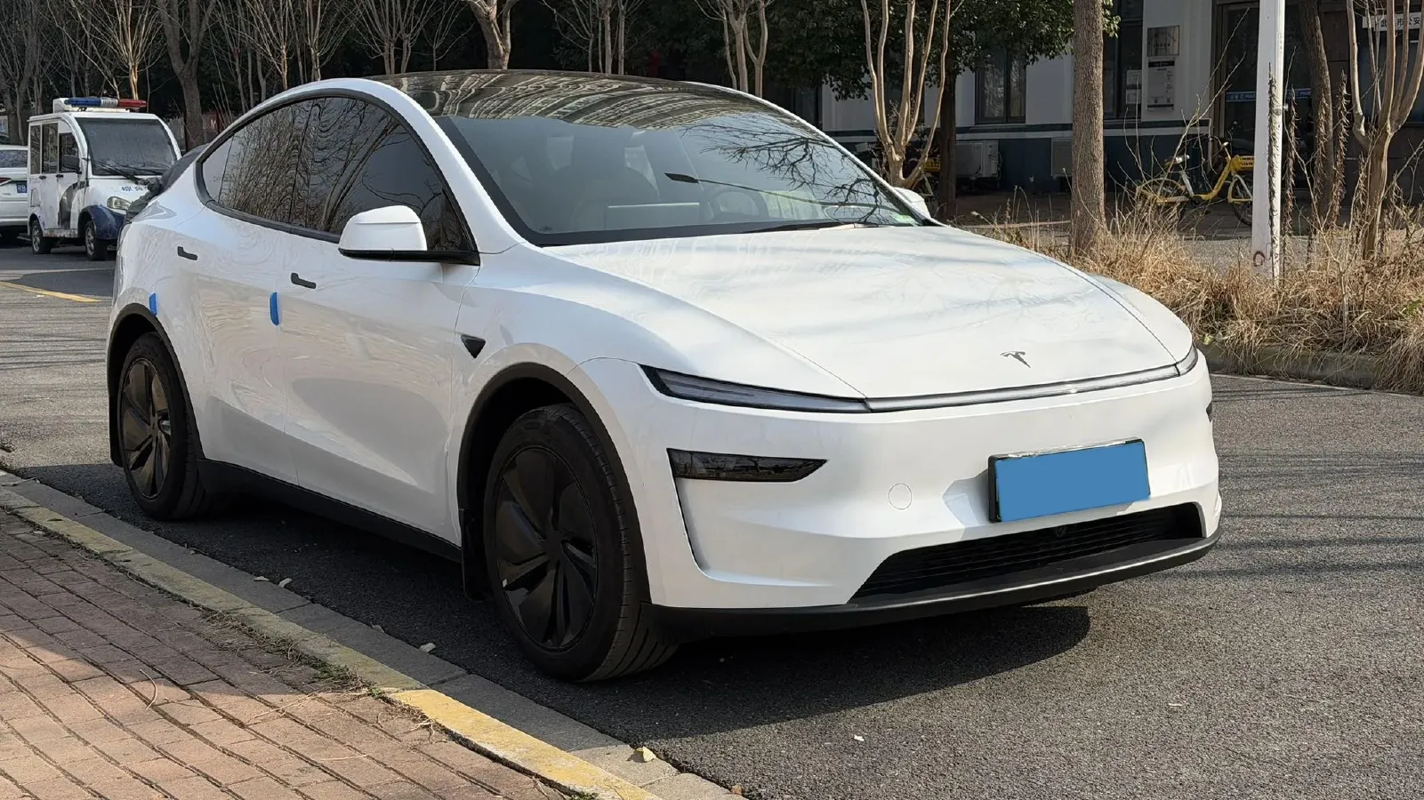 2025 Tesla Model Y BEV 62.5KWH,autocango,china used car exporter,china ev exporter,chinese used car exporter,chinese used ev exporter