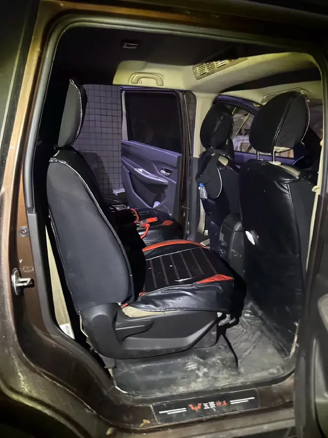 2021 WuLing RongGuang New Truck 1.5L 99HP L4 5MT,autocango,china used car exporter,china ev exporter,chinese used car exporter,chinese used ev exporter