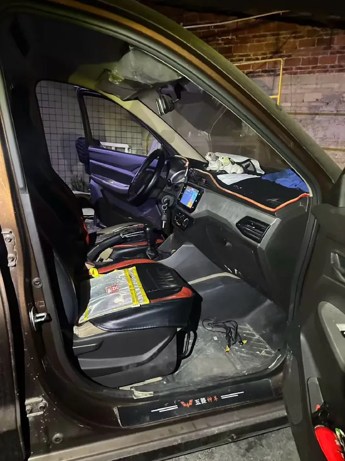 2021 WuLing RongGuang New Truck 1.5L 99HP L4 5MT,autocango,china used car exporter,china ev exporter,chinese used car exporter,chinese used ev exporter