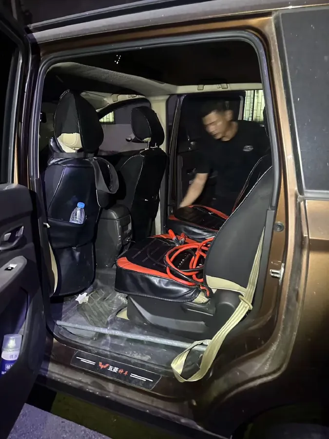 2021 WuLing RongGuang New Truck 1.5L 99HP L4 5MT,autocango,china used car exporter,china ev exporter,chinese used car exporter,chinese used ev exporter