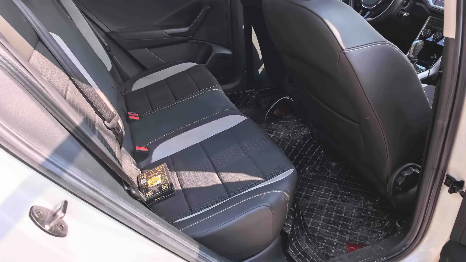 2022 Volkswagen T-Roc 1.4T 150HP L4 7DCT,autocango,china used car exporter,china ev exporter,chinese used car exporter,chinese used ev exporter