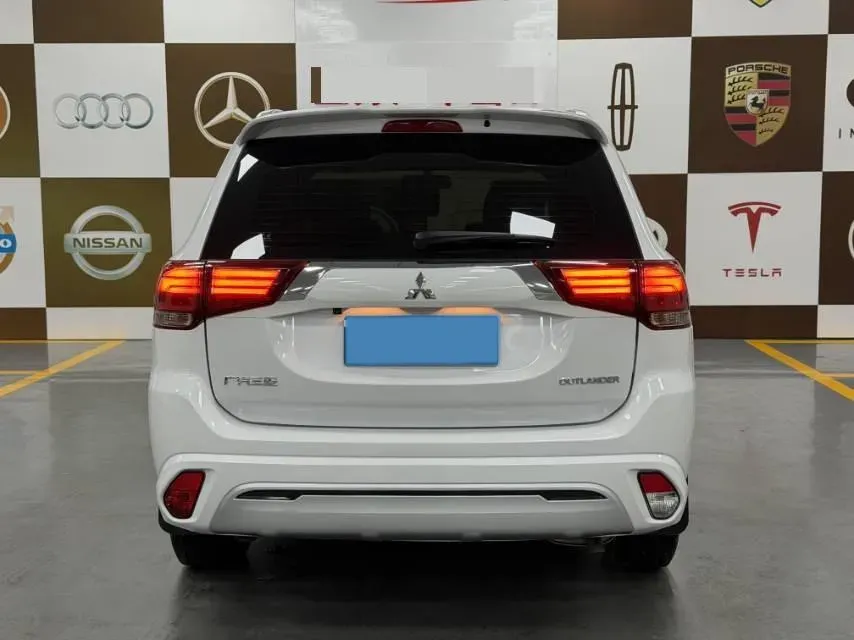 2021 Mitsubishi Outlander 2.0L 166HP L4 CVT,autocango,china used car exporter,china ev exporter,chinese used car exporter,chinese used ev exporter