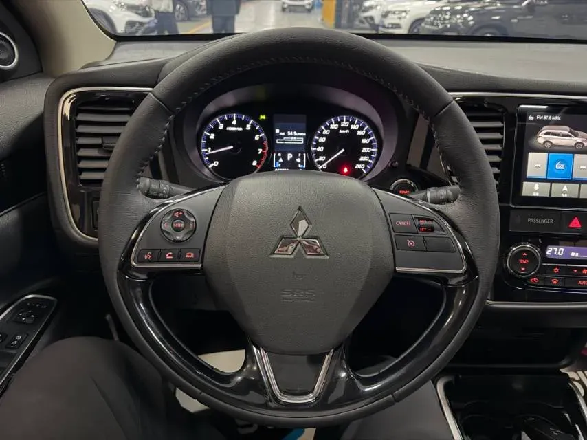 2021 Mitsubishi Outlander 2.0L 166HP L4 CVT,autocango,china used car exporter,china ev exporter,chinese used car exporter,chinese used ev exporter