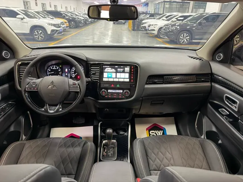 2021 Mitsubishi Outlander 2.0L 166HP L4 CVT,autocango,china used car exporter,china ev exporter,chinese used car exporter,chinese used ev exporter