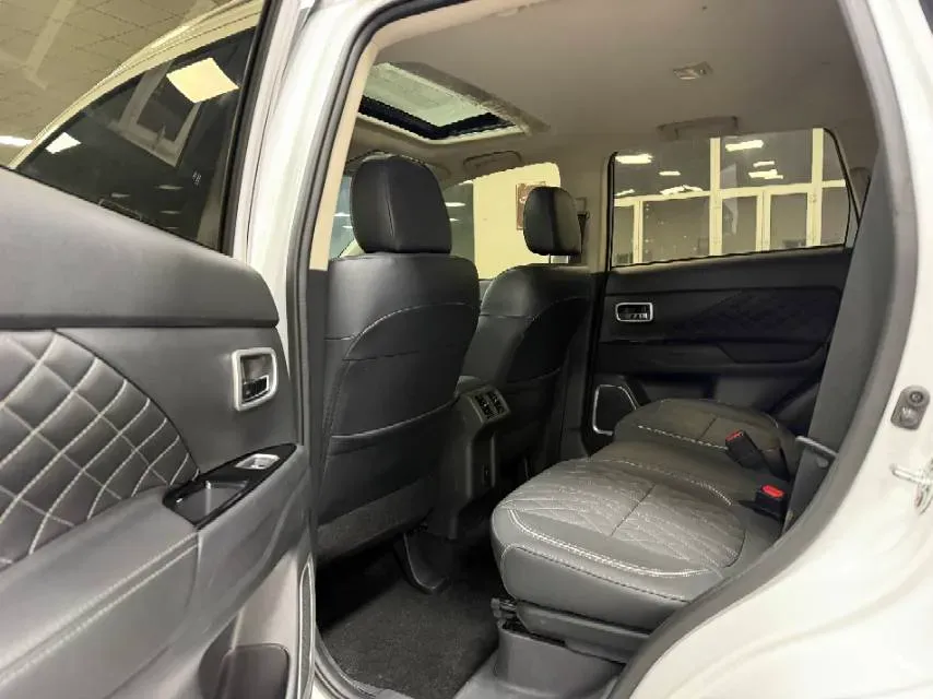 2021 Mitsubishi Outlander 2.0L 166HP L4 CVT,autocango,china used car exporter,china ev exporter,chinese used car exporter,chinese used ev exporter