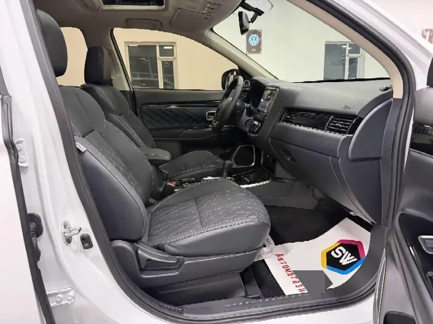 2021 Mitsubishi Outlander 2.0L 166HP L4 CVT,autocango,china used car exporter,china ev exporter,chinese used car exporter,chinese used ev exporter