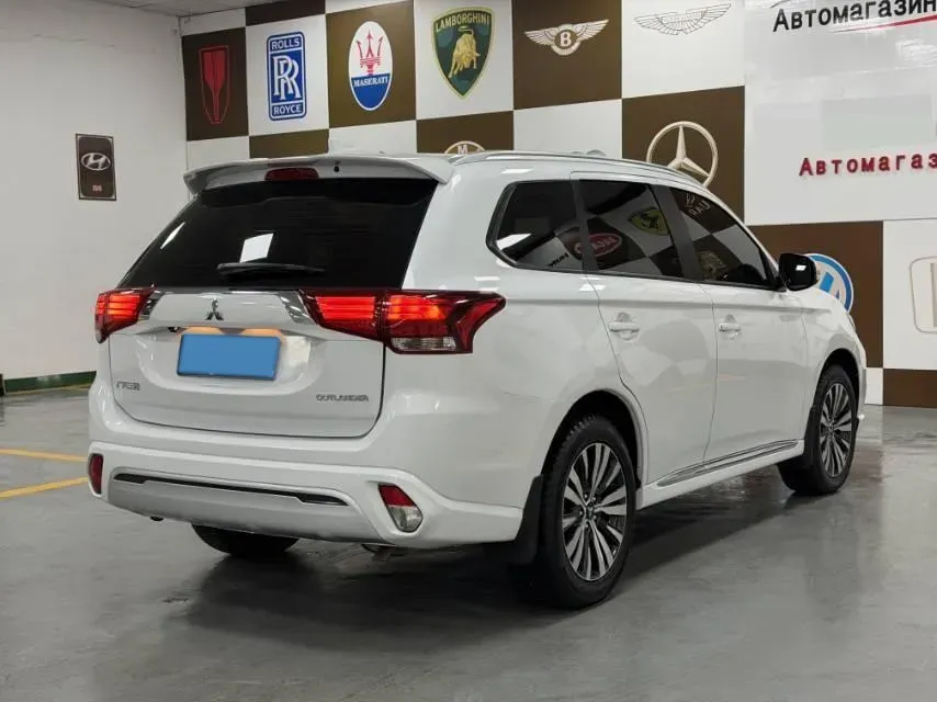 2021 Mitsubishi Outlander 2.0L 166HP L4 CVT,autocango,china used car exporter,china ev exporter,chinese used car exporter,chinese used ev exporter