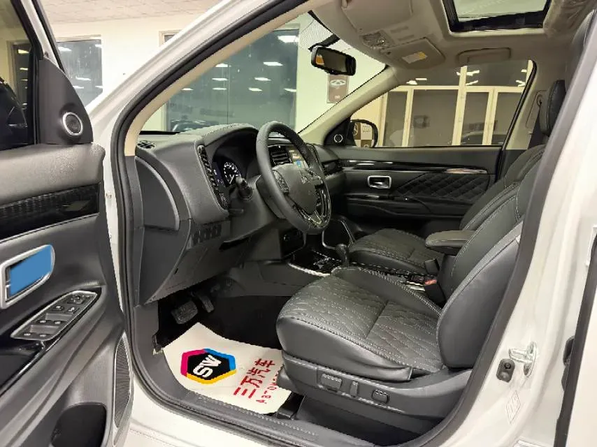 2021 Mitsubishi Outlander 2.0L 166HP L4 CVT,autocango,china used car exporter,china ev exporter,chinese used car exporter,chinese used ev exporter