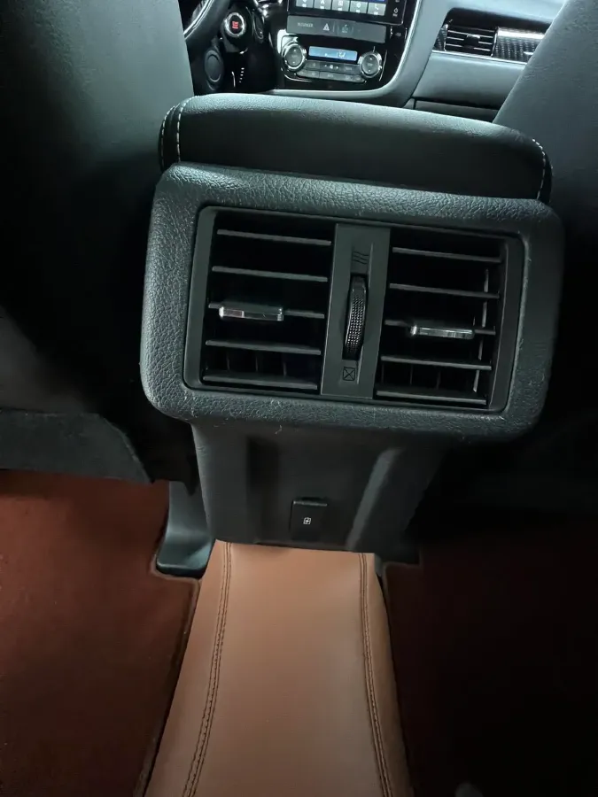 2021 Mitsubishi Outlander 2.0L 166HP L4 CVT,autocango,china used car exporter,china ev exporter,chinese used car exporter,chinese used ev exporter