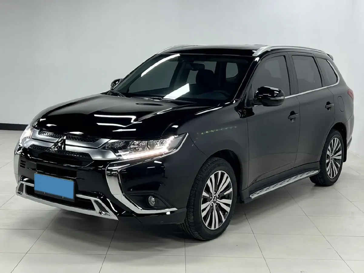 2021 Mitsubishi Outlander 2.0L 166HP L4 CVT,autocango,china used car exporter,china ev exporter,chinese used car exporter,chinese used ev exporter