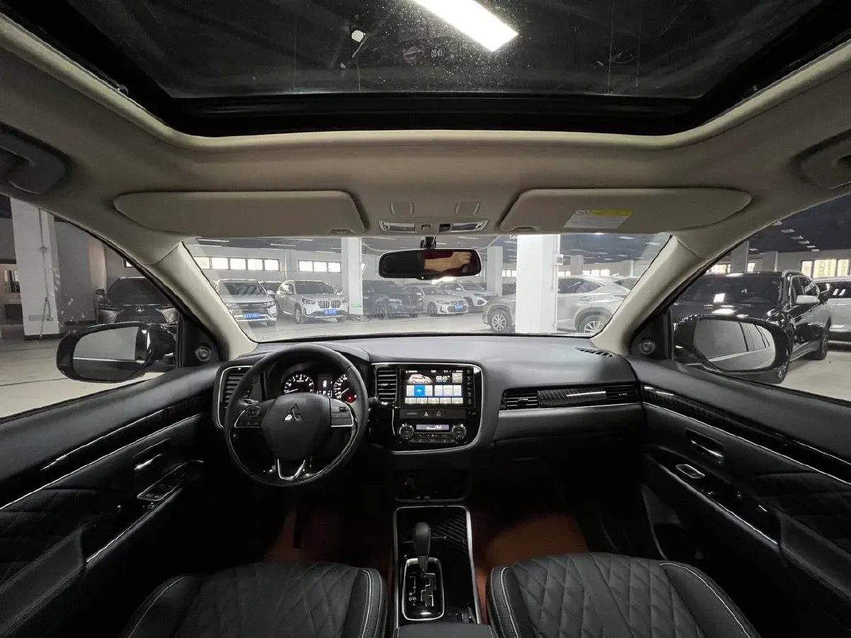 2021 Mitsubishi Outlander 2.0L 166HP L4 CVT,autocango,china used car exporter,china ev exporter,chinese used car exporter,chinese used ev exporter