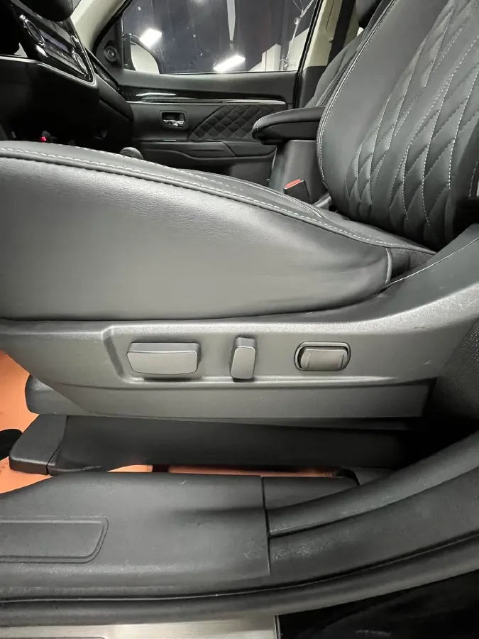 2021 Mitsubishi Outlander 2.0L 166HP L4 CVT,autocango,china used car exporter,china ev exporter,chinese used car exporter,chinese used ev exporter