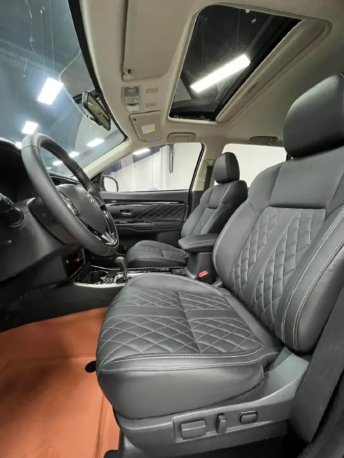 2021 Mitsubishi Outlander 2.0L 166HP L4 CVT,autocango,china used car exporter,china ev exporter,chinese used car exporter,chinese used ev exporter