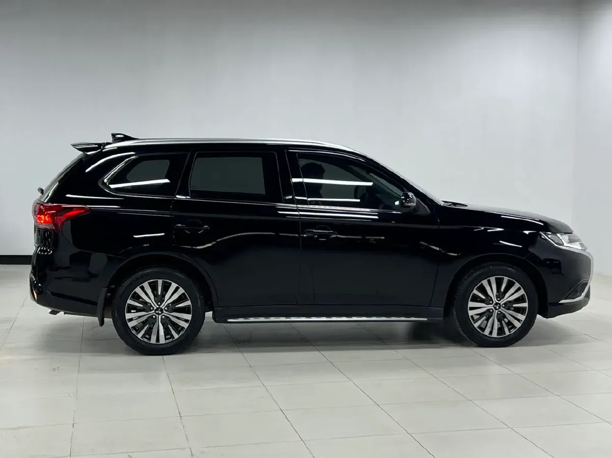 2021 Mitsubishi Outlander 2.0L 166HP L4 CVT,autocango,china used car exporter,china ev exporter,chinese used car exporter,chinese used ev exporter