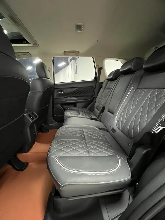 2021 Mitsubishi Outlander 2.0L 166HP L4 CVT,autocango,china used car exporter,china ev exporter,chinese used car exporter,chinese used ev exporter