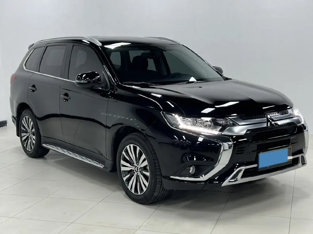 2021 Mitsubishi Outlander 2.0L 166HP L4 CVT,autocango,china used car exporter,china ev exporter,chinese used car exporter,chinese used ev exporter