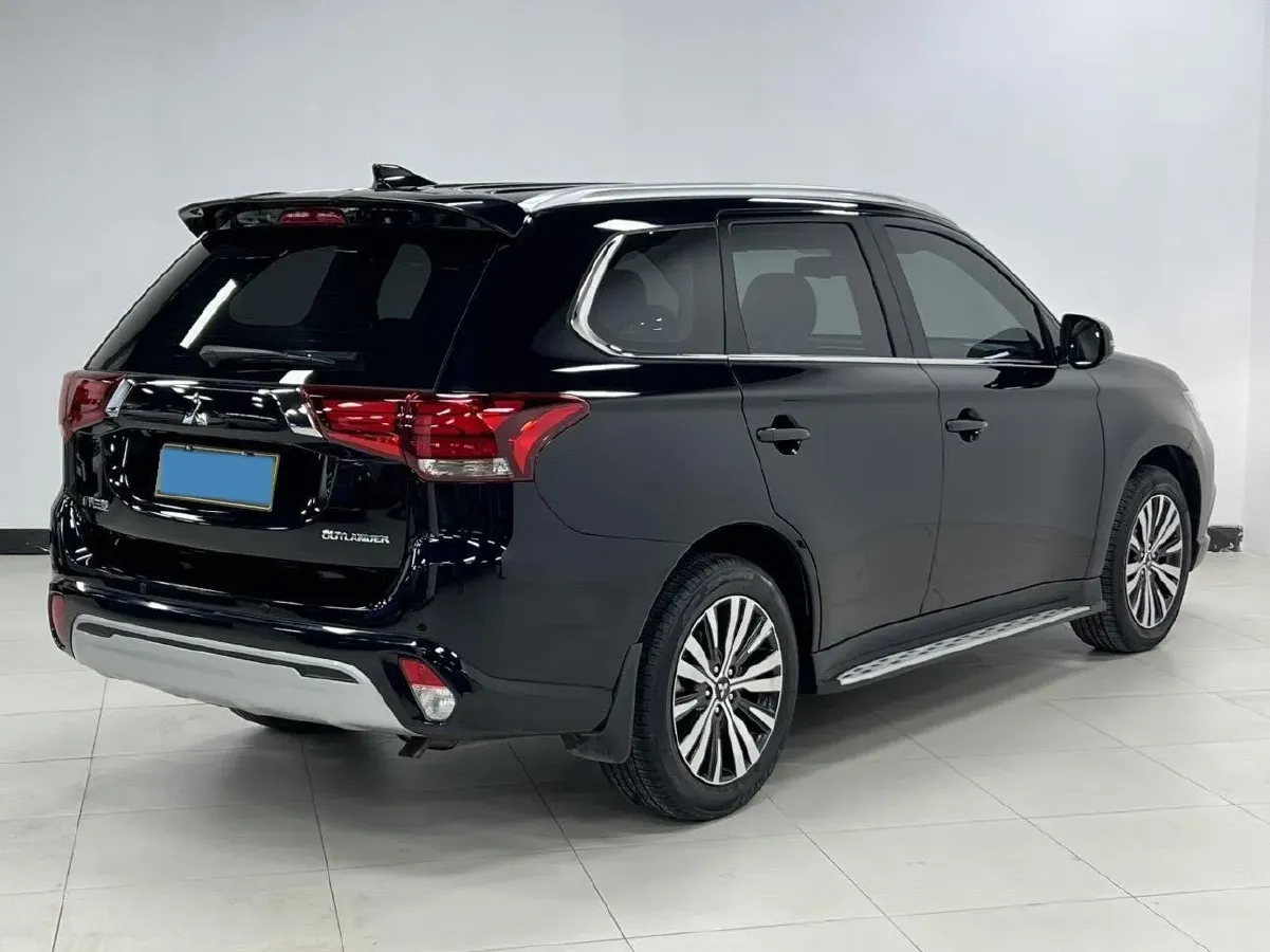 2021 Mitsubishi Outlander 2.0L 166HP L4 CVT,autocango,china used car exporter,china ev exporter,chinese used car exporter,chinese used ev exporter