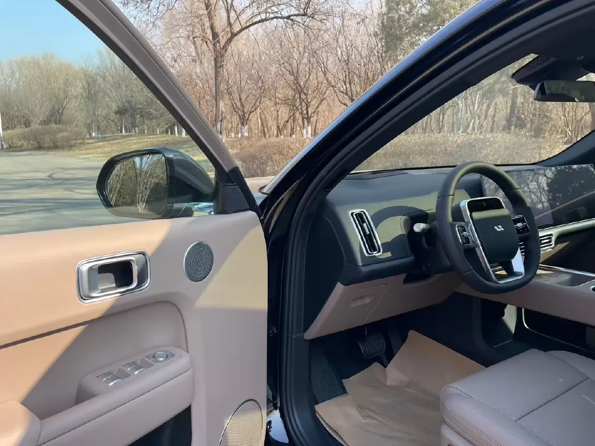 2025 Li L8 Range Extended 154HP REEV,autocango,china used car exporter,china ev exporter,chinese used car exporter,chinese used ev exporter