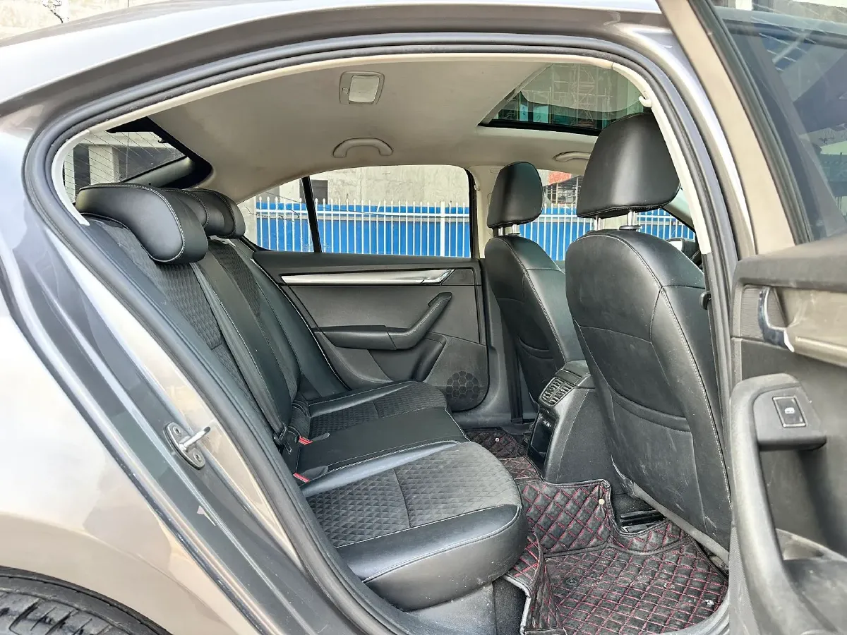 2018 Skoda Octavia 1.2T 116HP L4 7DCT,autocango,china used car exporter,china ev exporter,chinese used car exporter,chinese used ev exporter