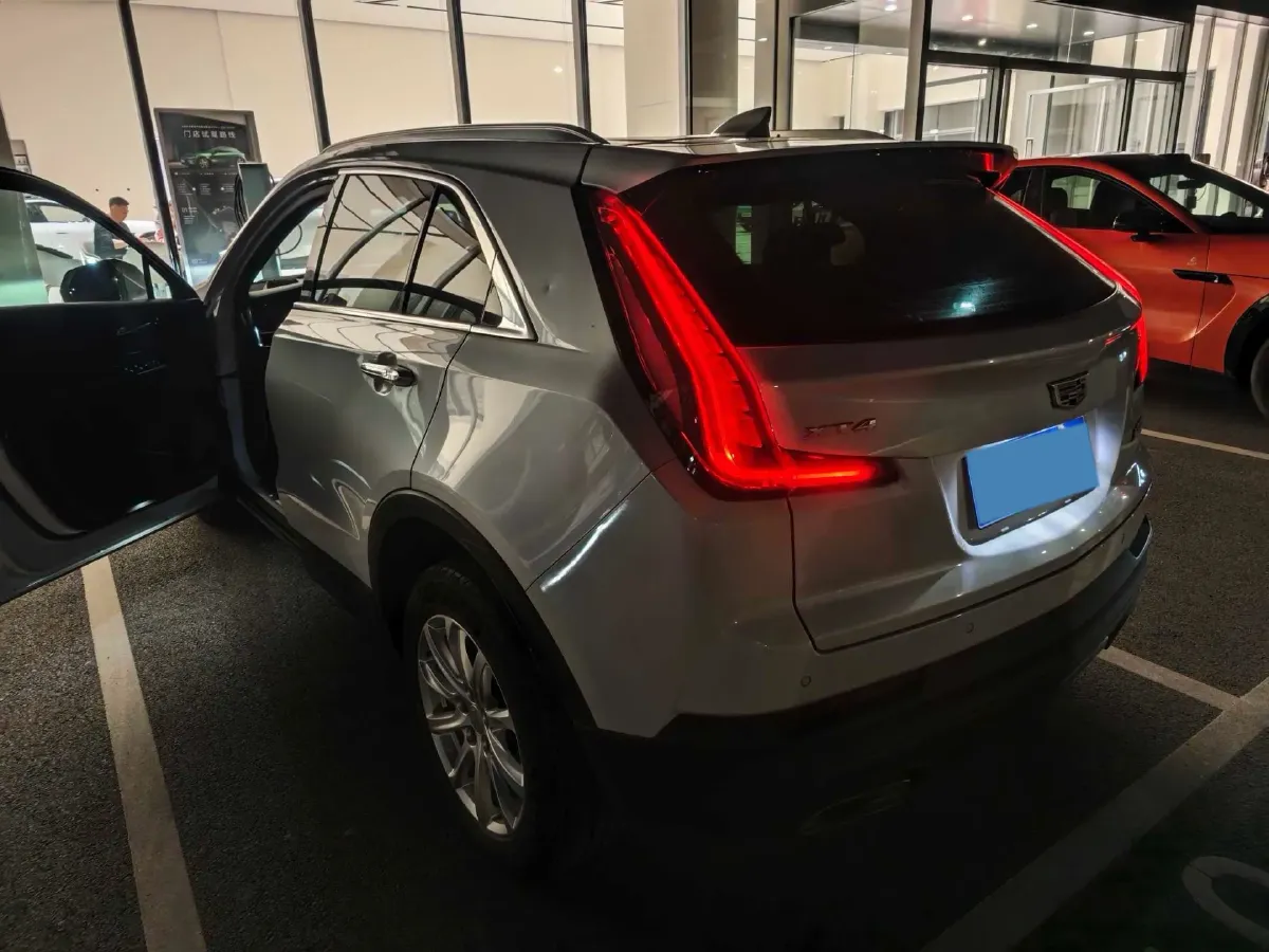 2020 Cadillac XT4 2.0T 237HP L4 9AT,autocango,china used car exporter,china ev exporter,chinese used car exporter,chinese used ev exporter