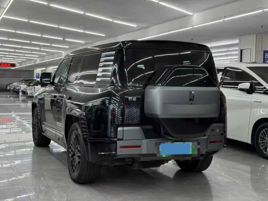 2023 YangWang U8 2.0T 272HP L4 REEV 49.05KWH,autocango,china used car exporter,china ev exporter,chinese used car exporter,chinese used ev exporter