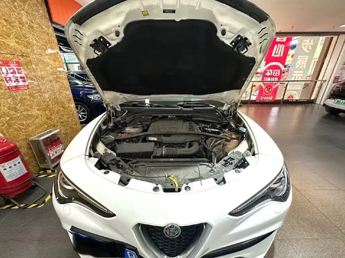 2017 Jaguar XE 2.0T 240HP L4 8AT,autocango,china used car exporter,china ev exporter,chinese used car exporter,chinese used ev exporter