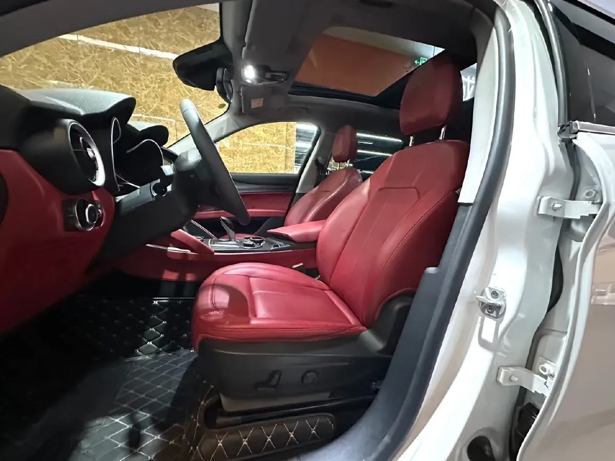 2017 Jaguar XE 2.0T 240HP L4 8AT,autocango,china used car exporter,china ev exporter,chinese used car exporter,chinese used ev exporter