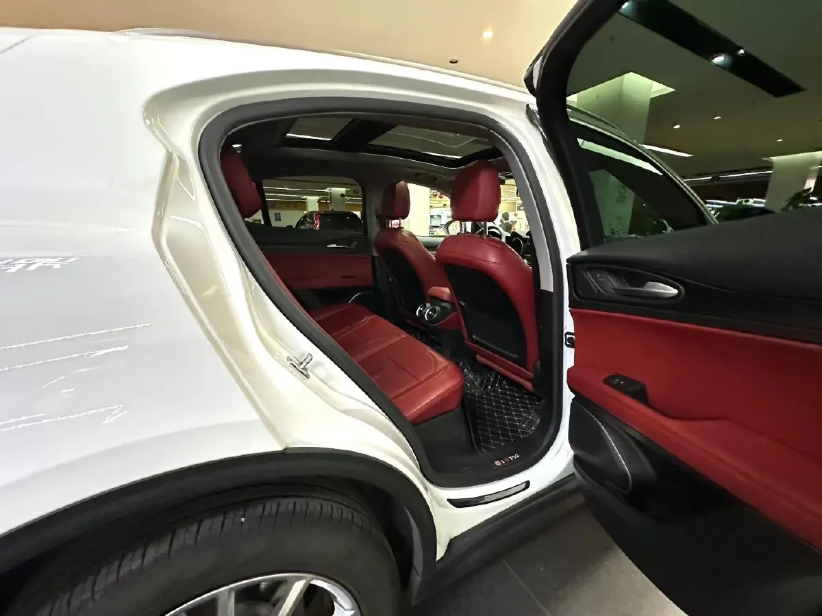 2017 Jaguar XE 2.0T 240HP L4 8AT,autocango,china used car exporter,china ev exporter,chinese used car exporter,chinese used ev exporter